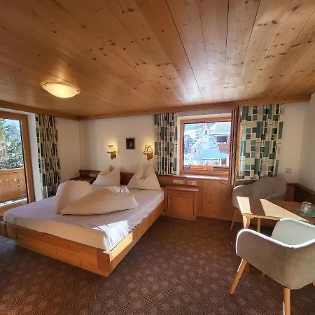 Alojamento de Acomodação e Pequeno-almoço Bergkristall Tux